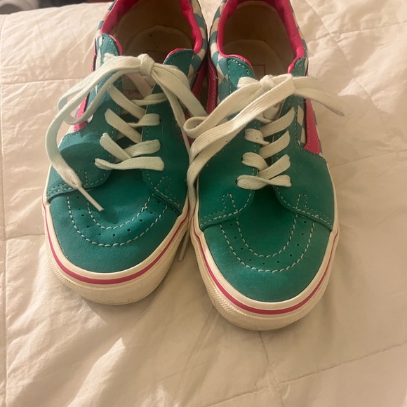 Vans - Picture 2 of 4